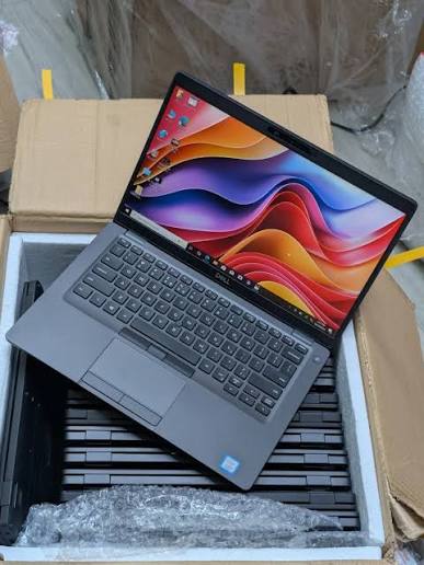 Dell Latitude 5300 2 in 1 i5 8th Gen 8GB RAM, 256GB SSD,Touchscreen