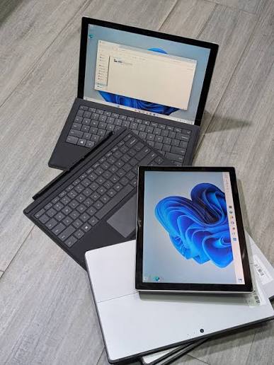Microsoft Surface Pro 5 Core i5 7th Gen 8GB 256GB