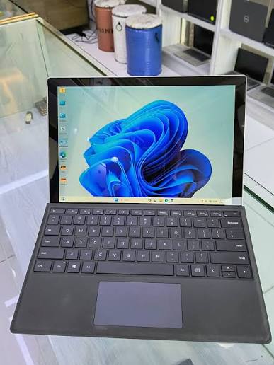 Microsoft Surface Pro 5 Core i5 7th Gen 8GB 256GB