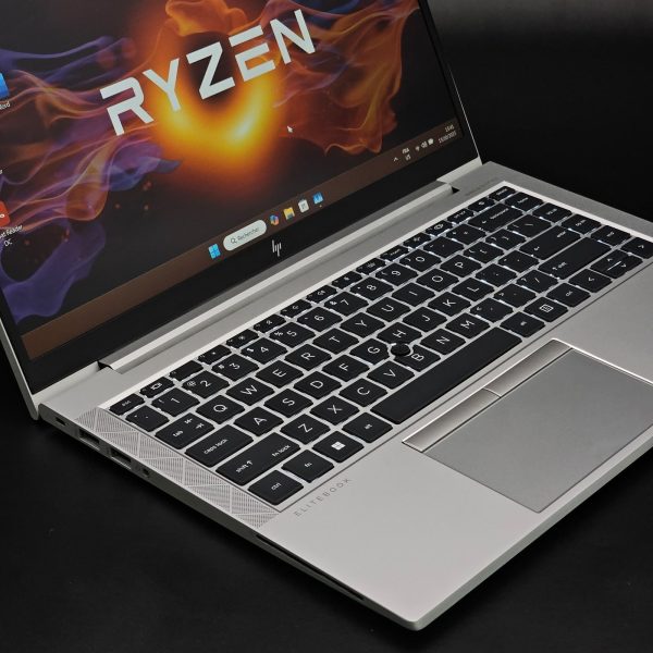 HP EliteBook 745 G6 AMD Ryzen 5 PRO 3500U  8GB RAM, 256GB SSD, 2GB Radeon Graphics