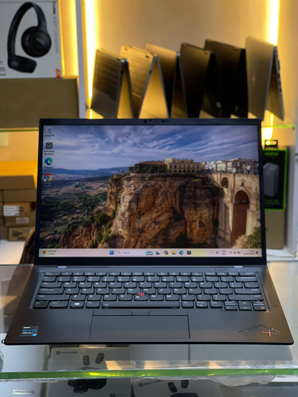 Lenovo ThinkPad X1 Carbon Gen 9 Core i7 11th Gen – 16GB RAM, 512GB SSD, Non-Touch