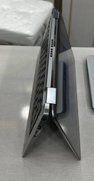 Dell Latitude 7400 2-in-1 | Core i5 8th Gen 16GB RAM 256GB SSD Touch